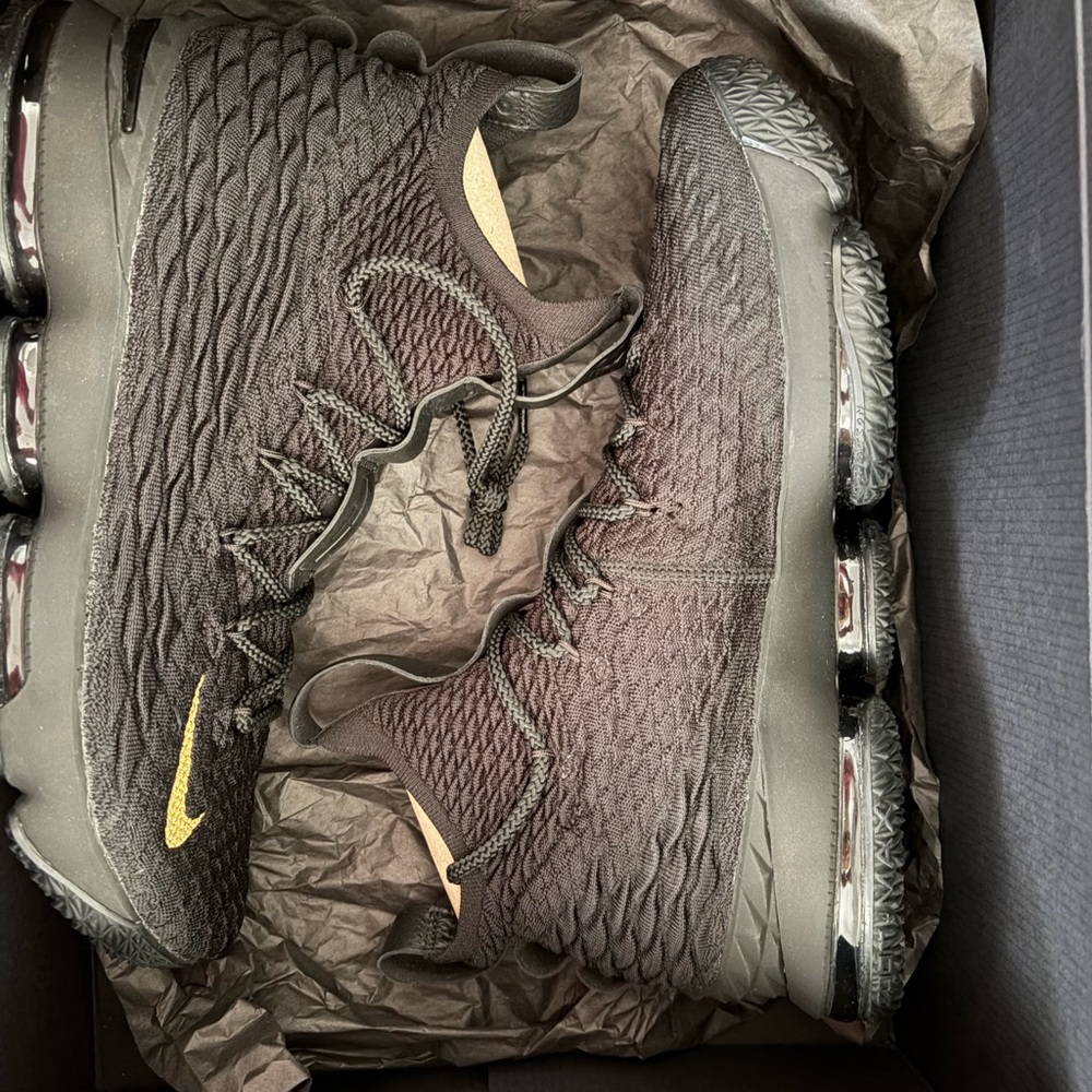 Nike LeBron 15 PK80 11.5 NWT Box Included